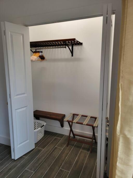 Modern, Bright & Calm 1 Bedroom / 1 Bath Farm Retreat