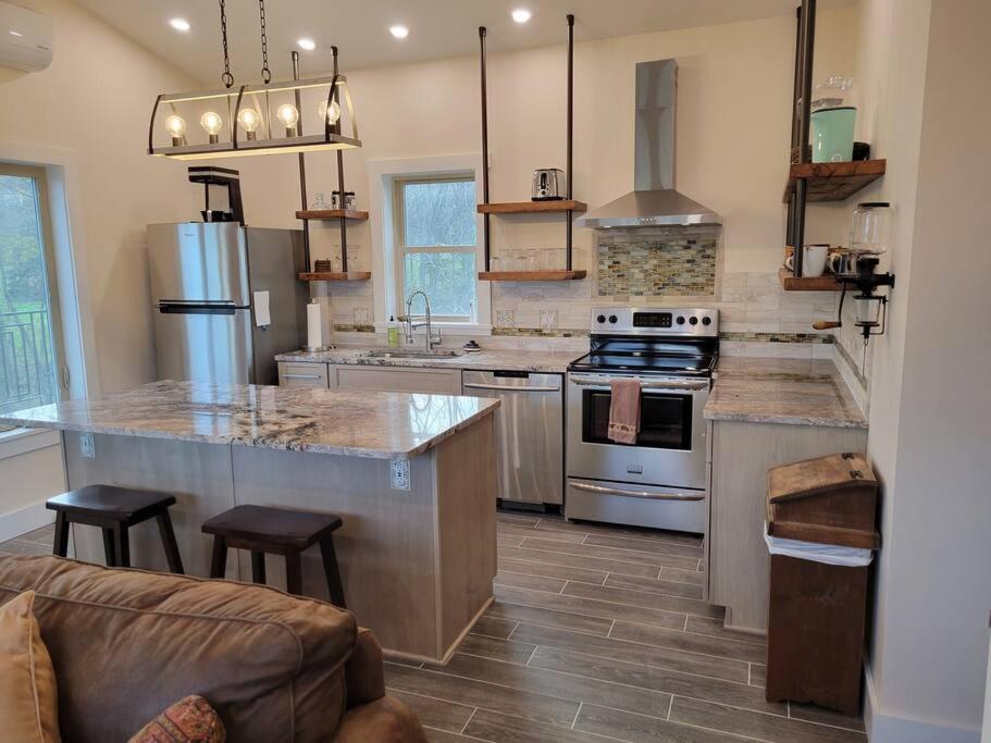 Modern, Bright & Calm 1 Bedroom / 1 Bath Farm Retreat Penn Yan